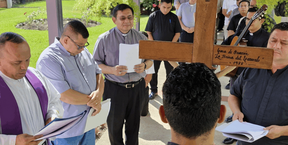 Ejercicios espirituales en El Salvador
